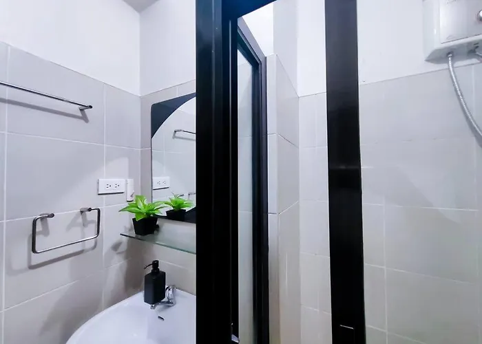 Citispace 1br Condotel At Ridgewood Towers Near Bgc Airport #rw07a *